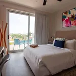 Private Room In Luxury Condo Downtown